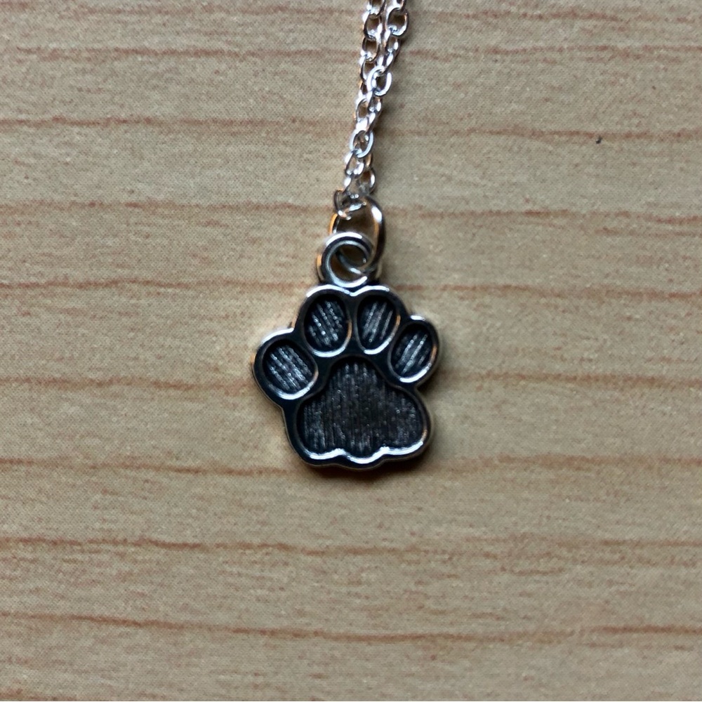 NWT Handmade Silver Paw Print Necklace - Picture 1 of 9